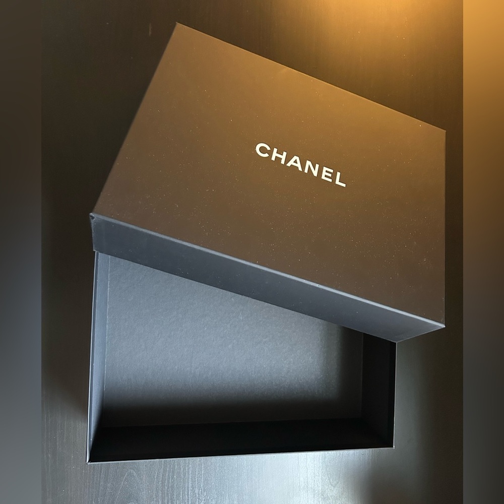 Authentic CHANEL Telescope Box - Originally for Chanel Square Scarf - Picture 3 of 5